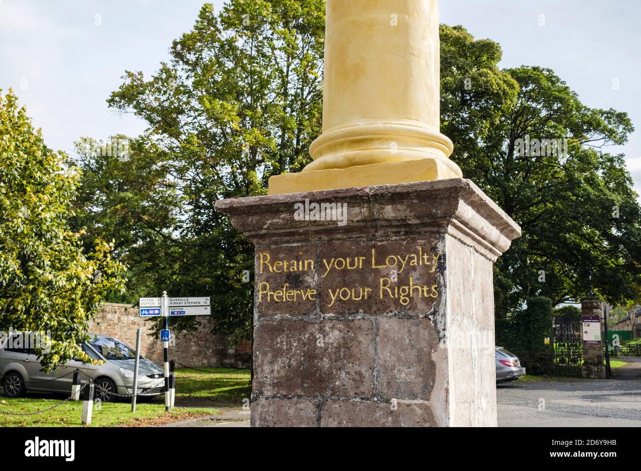 Primo piano dell'iscrizione su High Cross Boroughgate del XVII secolo, Appleby-in-Westmorland, Eden District, Cumbria, Inghilterra, Regno Unito, Gran Bretagna Foto Stock