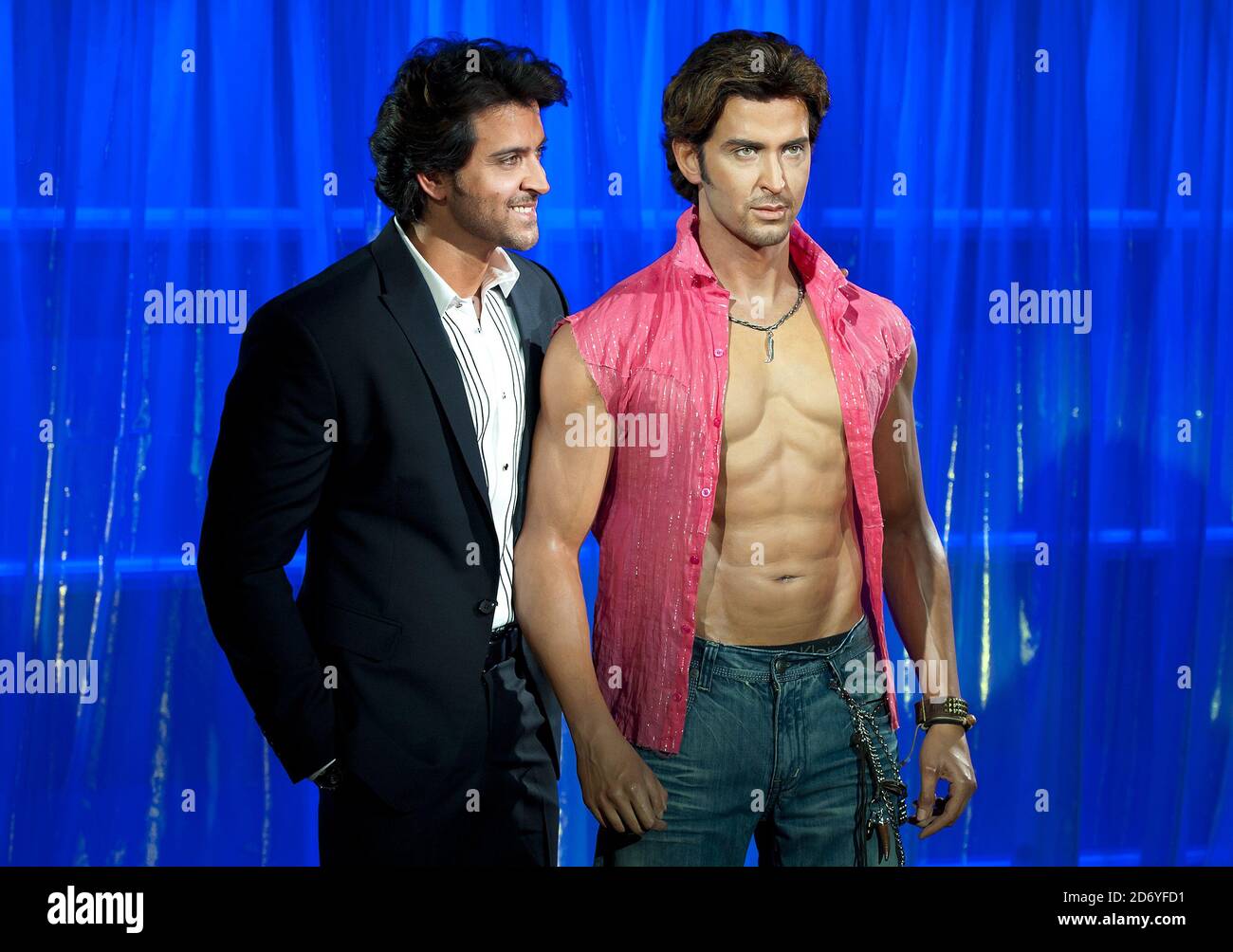 L'attore di Bollywood Hrithik Roshan svela la sua nuova opera in cera al Madame Tussauds di Londra. Foto Stock