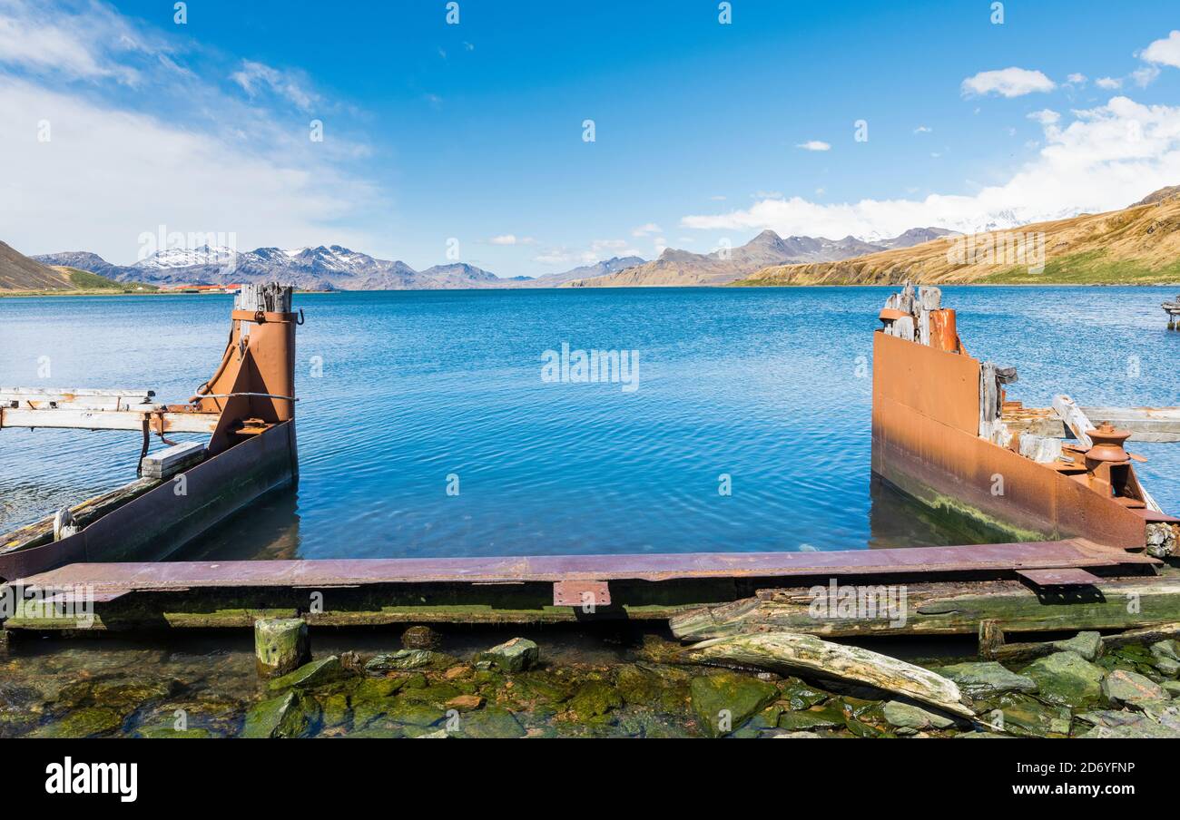Il precedente piano di flensing. Stazione di balene di Grytviken nella Georgia del Sud. Grytviken è aperto ai visitatori, ma la maggior parte delle pareti e tetti della fabbrica lo sono stati Foto Stock
