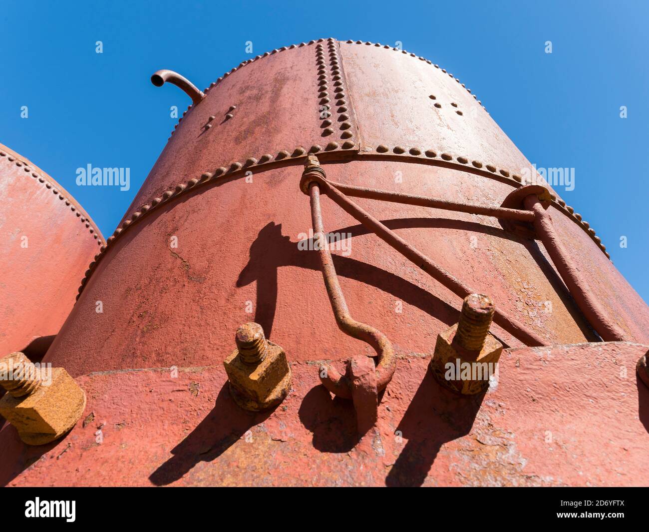 Stazione di balene di Grytviken nella Georgia del Sud. Grytviken è aperta ai visitatori, ma la maggior parte delle pareti e dei tetti della fabbrica sono stati demoliti per la sicurezza rea Foto Stock