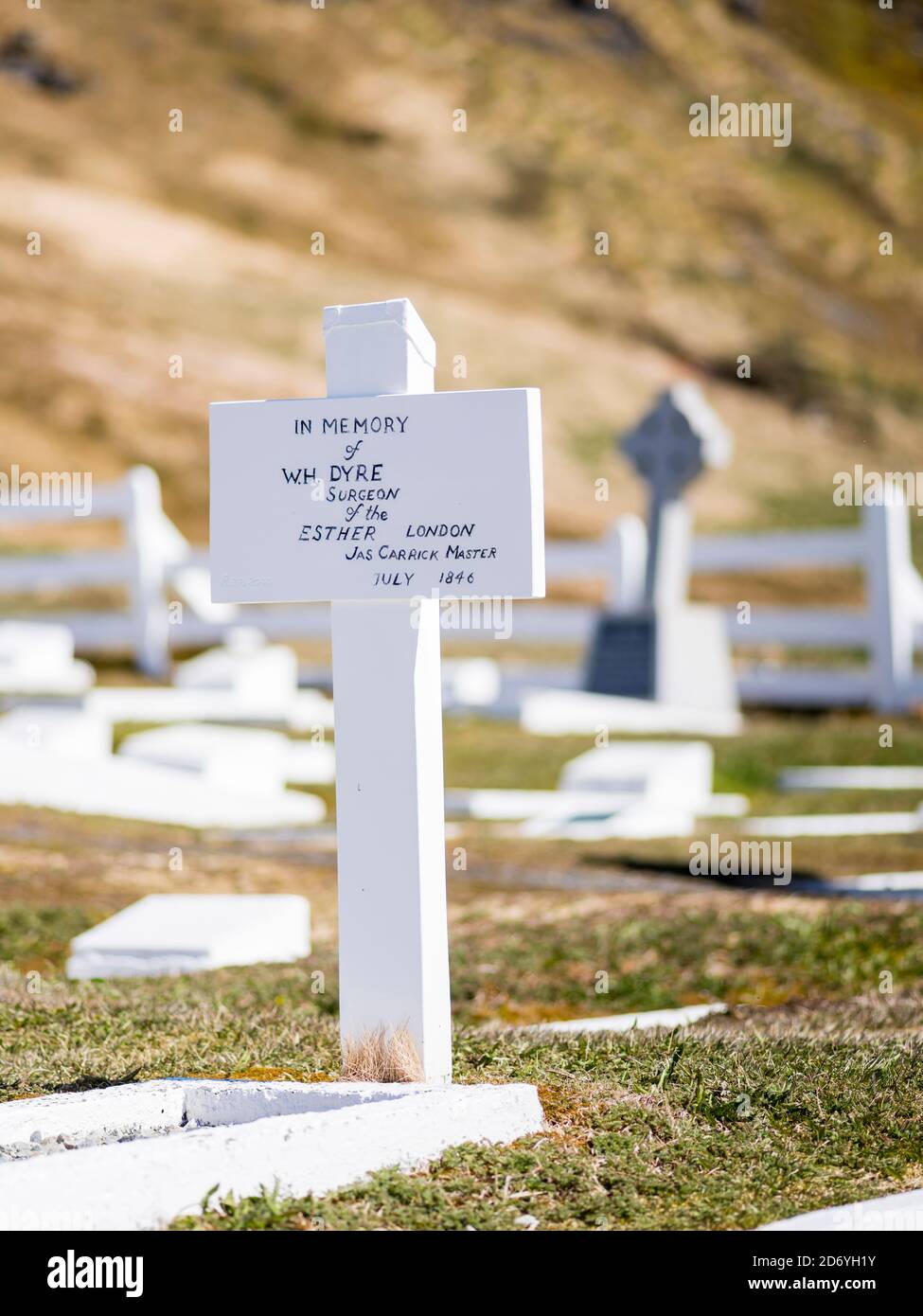 Cimitero. Stazione di balene di Grytviken nella Georgia del Sud. Grytviken è aperta ai visitatori, ma la maggior parte delle pareti e dei tetti della fabbrica sono stati demoliti per Foto Stock