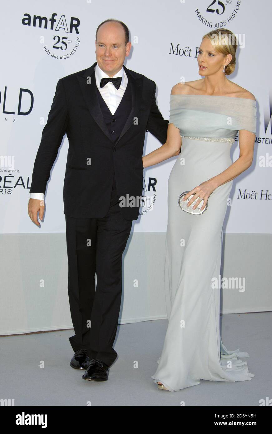 Il Principe Alberto di Monaco e Charlene Wittstock arrivano al galà amfAR, durante il 64° Festival Internazionale del Cinema di Cannes, all'Hotel du Cap, a Cannes, Francia. Foto Stock