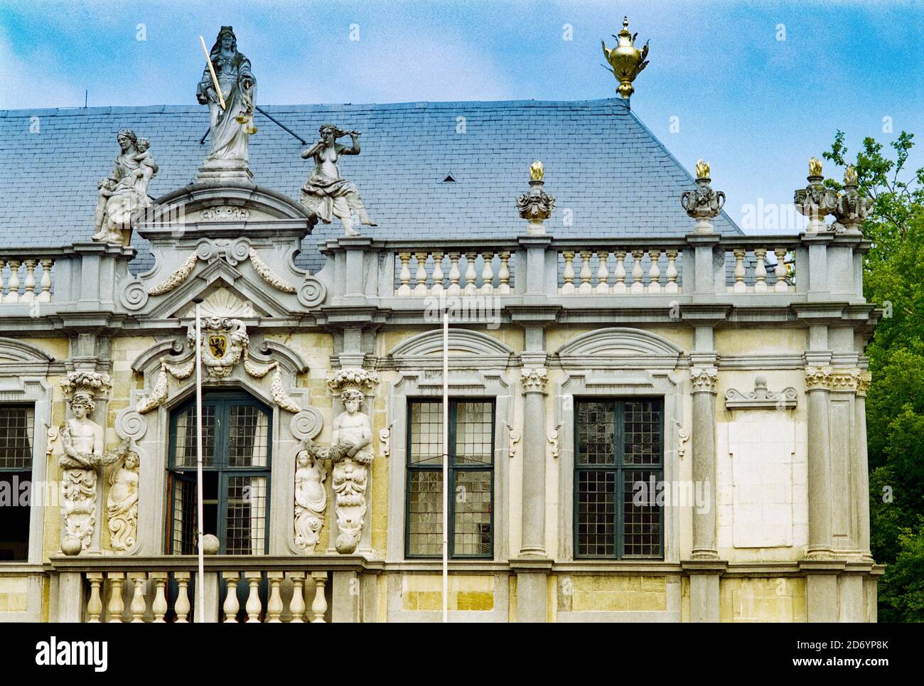 Belgio, Fiandre, Brugges, Piazza Burg, Palazzo Vescovile, facciata di dettaglio Foto Stock