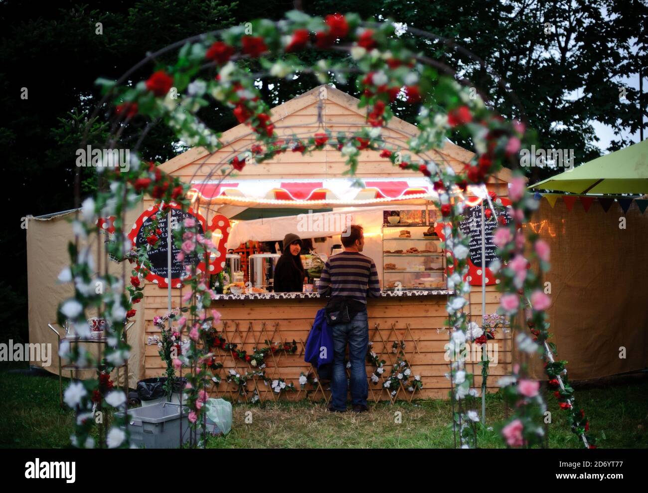 Atmosfera al festival Womad a Charlton Park, Wiltshire. Foto Stock