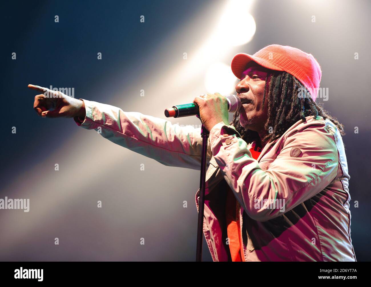 Alpha Blondy si esibisce al festival Womad di Charlton Park, Wiltshire. Foto Stock