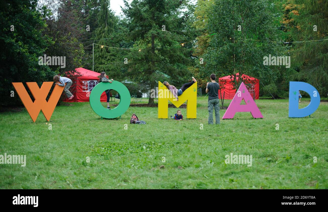 Atmosfera al festival Womad a Charlton Park, Wiltshire. Foto Stock