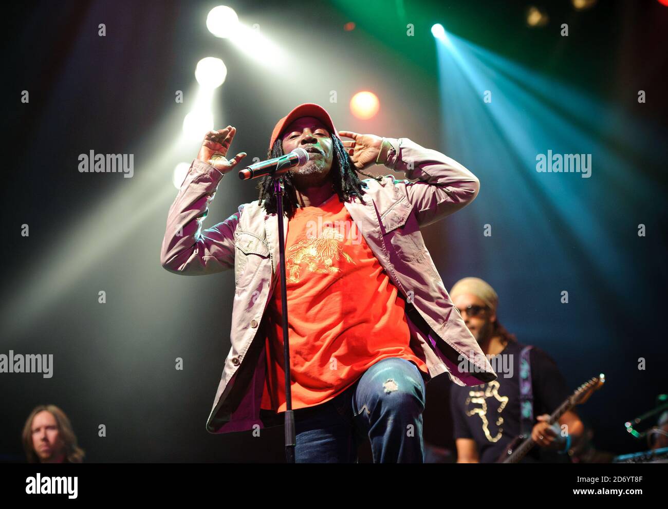 Alpha Blondy si esibisce al festival Womad di Charlton Park, Wiltshire. Foto Stock
