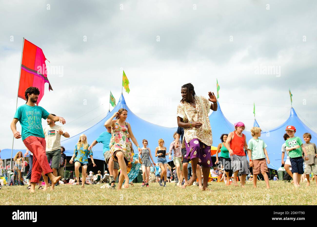 Un laboratorio di danza al festival Womad di Charlton Park, Wiltshire. Foto Stock