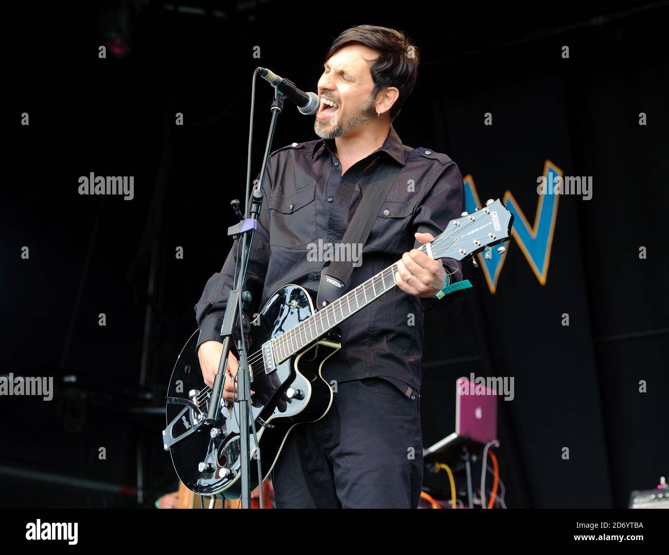 Nidi D'Arac si esibisce al festival Womad di Charlton Park, Wiltshire. Foto Stock