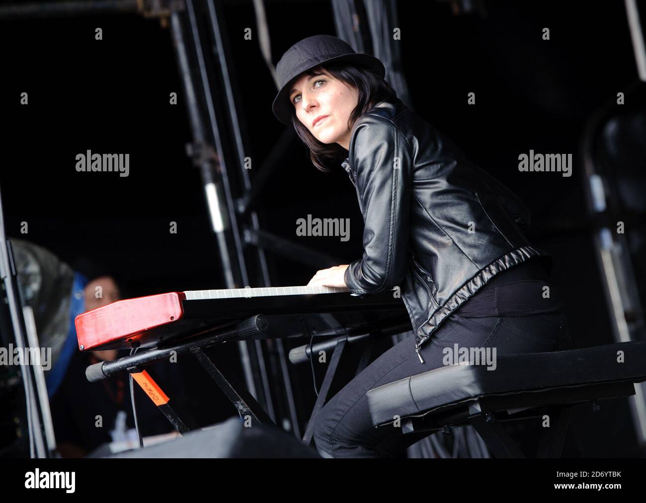 Nidi D'Arac si esibisce al festival Womad di Charlton Park, Wiltshire. Foto Stock