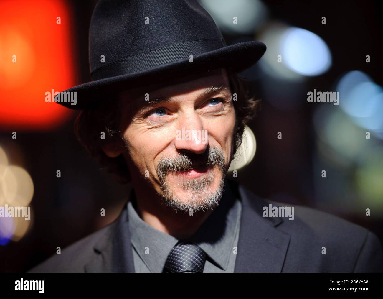 John Hawkes partecipa alla prima di Martha Marcy May Marlene, al cinema Vue di Leicester Square, come parte del BFI London Film Festival. Foto Stock