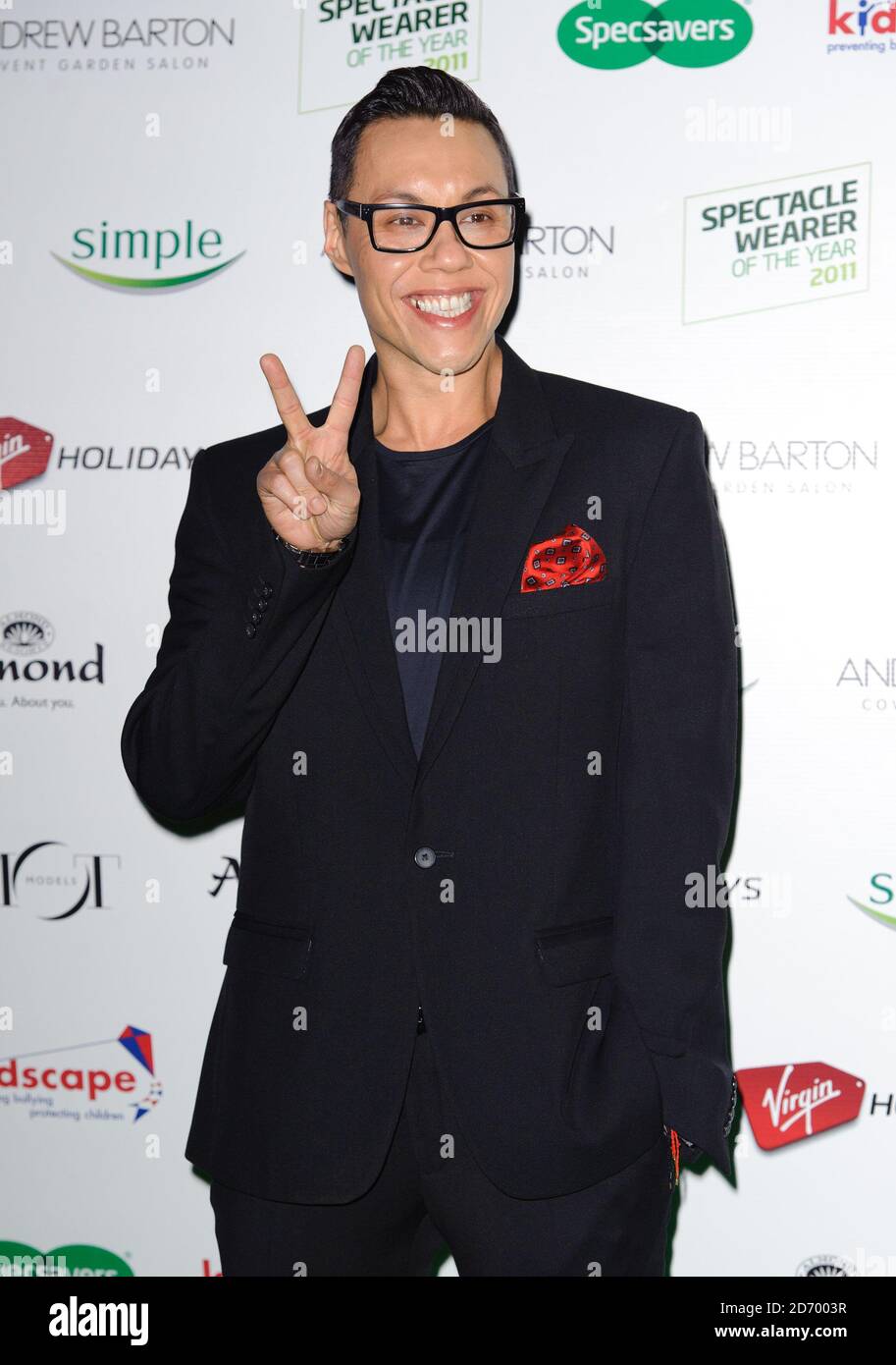 GOK WAN partecipa alla finalissima degli Specsaver indossatori dell'anno, presso la centrale elettrica di Battersea, nel sud di Londra. Foto Stock