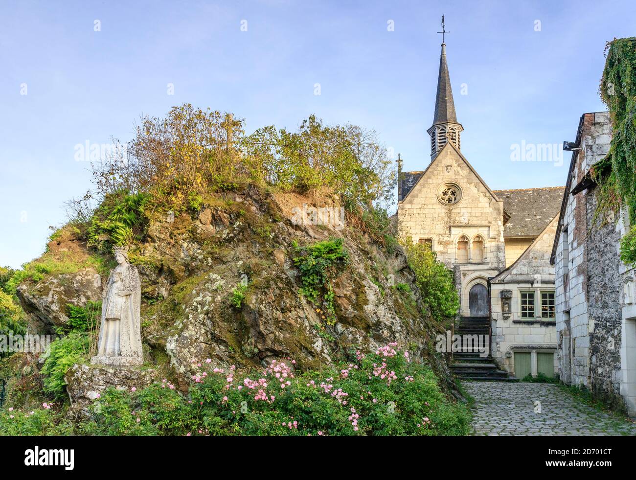 Francia, Maine et Loire, Valle della Loira Patrimonio Mondiale dell'UNESCO, Ile de Behuard, Behuard, Notre Dame chiesa costruita su una roccia, luogo di pellegrino Foto Stock