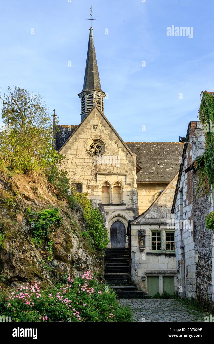 Francia, Maine et Loire, Valle della Loira Patrimonio Mondiale dell'UNESCO, Ile de Behuard, Behuard, Notre Dame chiesa costruita su una roccia, luogo di pellegrino Foto Stock