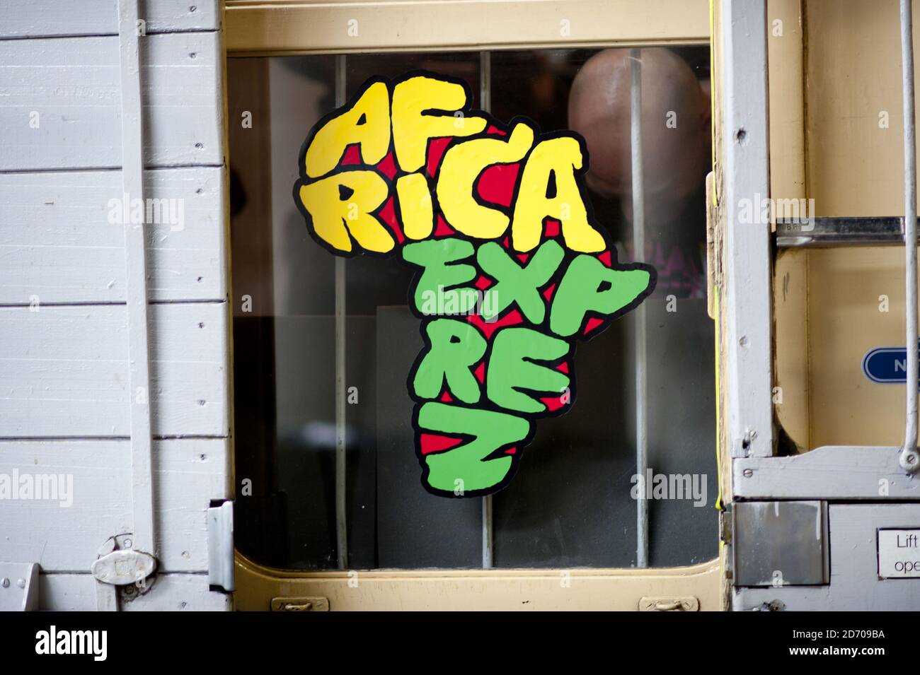 Detail of the Africa Express - un treno con una collaborazione di musicisti africani e occidentali, che tiene concerti in tutto il paese, in associazione con il Barbican come parte del London 2012 Festival. Foto Stock