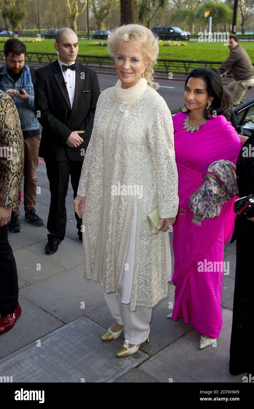 Principessa Michael di Kent che arriva al Premio Asiatico, al Grosvenor House Hotel nel centro di Londra. Foto Stock