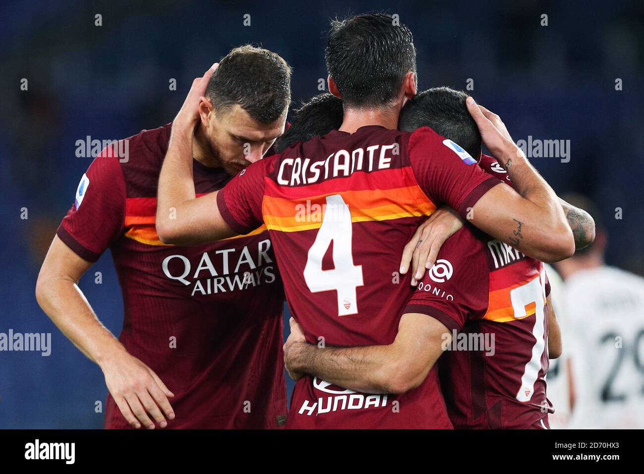 Enrikh Mkhitaryan di Roma celebra con i suoi compagni il suo obiettivo Che è stato poi annullato da VAR durante il campionato italiano Tappetino da calcio serie A. Foto Stock