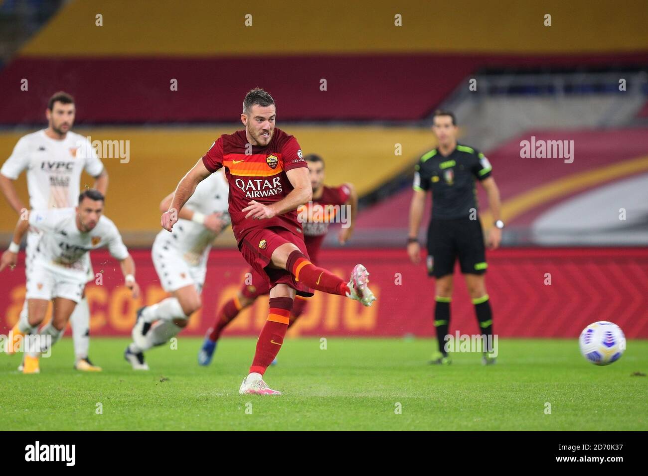 ordan Veretout segna 3-2 goal by penalty durante il campionato italiano Serie UNA partita di calcio tra ROMA E Benevento Calcio il 18 ottobre, Foto Stock