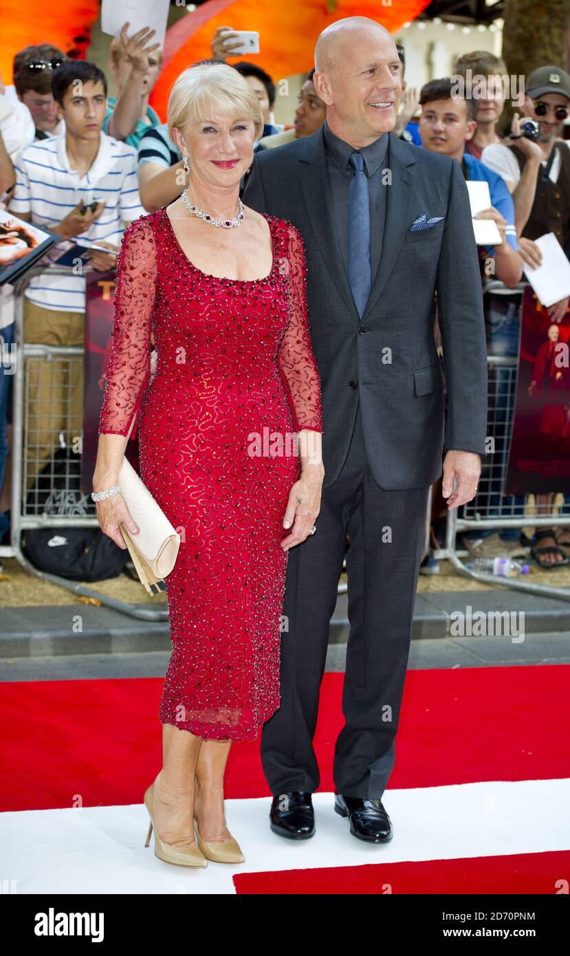 Bruce Willis e Dame Helen Mirren partecipano alla prima di Red 2, all'Empire Cinema di Leicester Square, Londra. Foto Stock