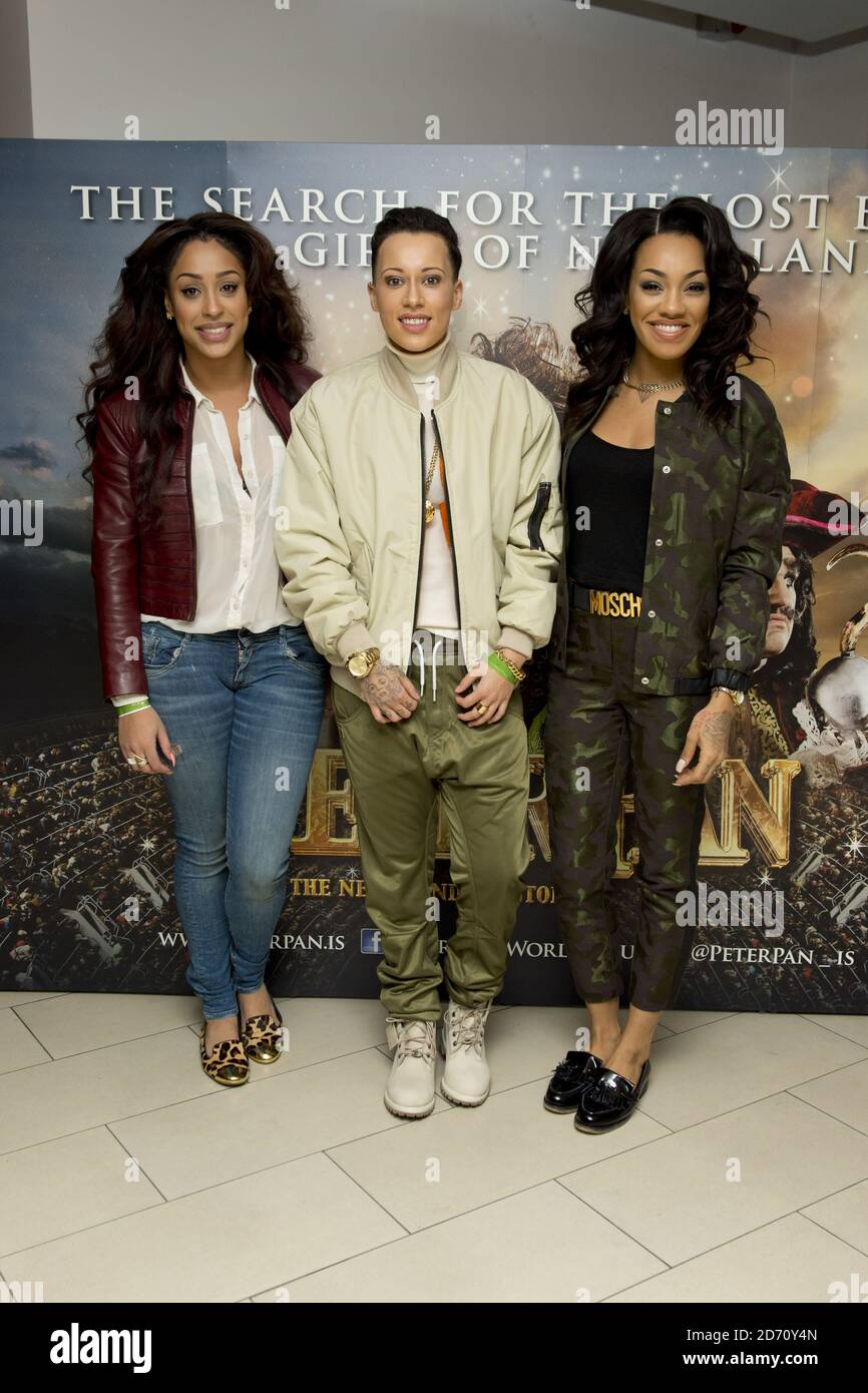 Alexandra Buggs, Karis Anderson e Courtney Rumbold di Stooshe frequentano la notte VIP di Londra per Peter Pan - The Never Ending Story, alla Wembley Arena di Londra. Foto Stock