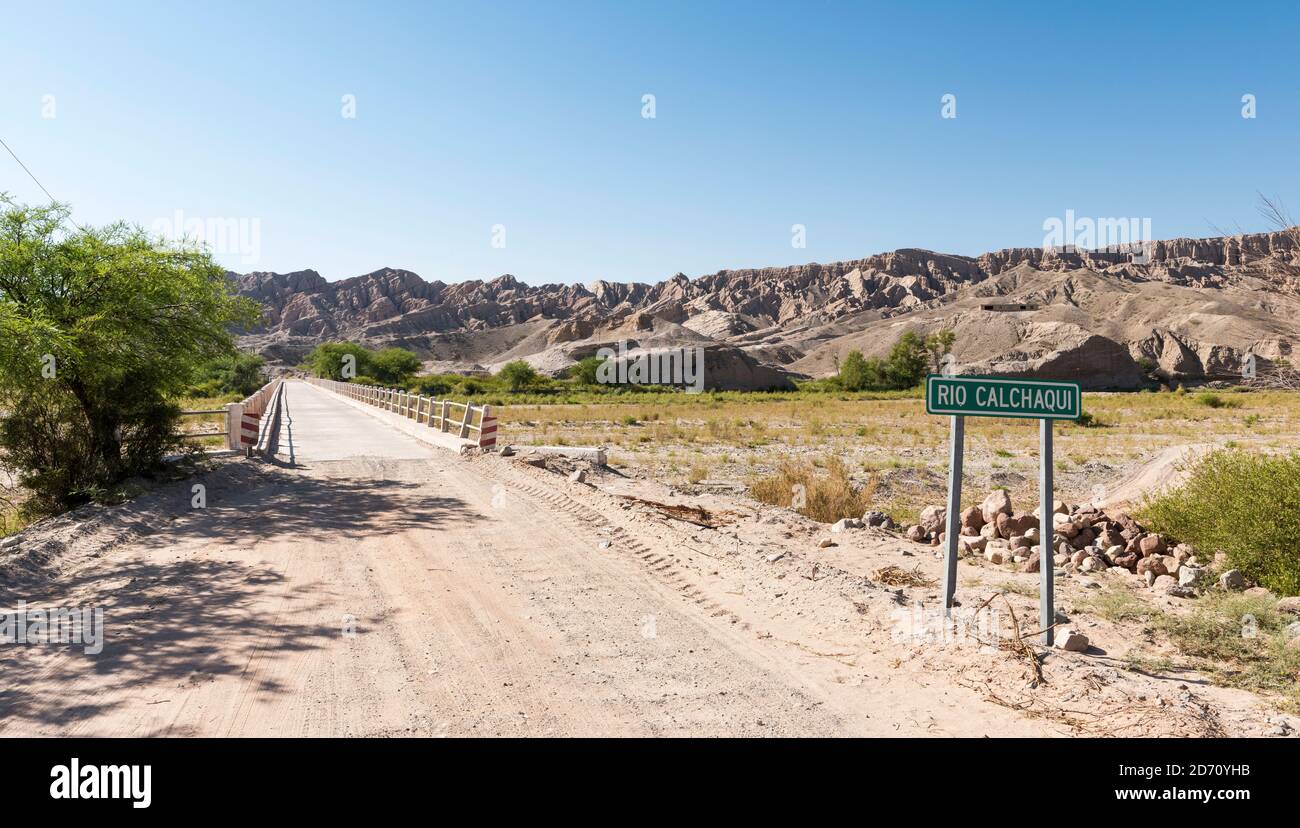 Famosa Routa 40 attraversando Quebrada de Las Flechas nella regione Valles Calchaquies, provincia Salta. Sud America, Argentina, Cafayate, novembre Foto Stock