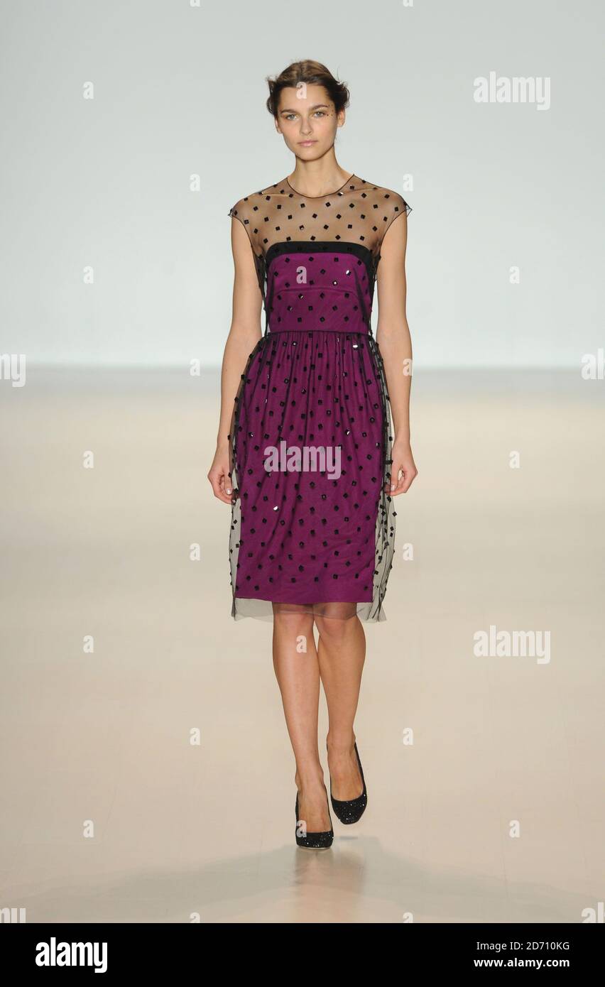 Modelli sulla passerella alla sfilata di moda LELA Rose, tenutasi al Lincoln Center di New York, nell'ambito della Mercedes Benz New York Fashion Week F/W 2014. Foto Stock