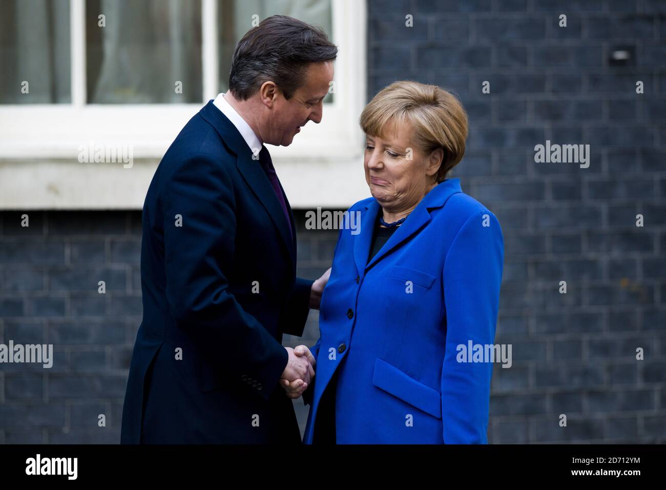 Il cancelliere tedesco Angela Merkel arriva a Downing Street a Londra, per incontrare il primo ministro David Cameron. Foto Stock