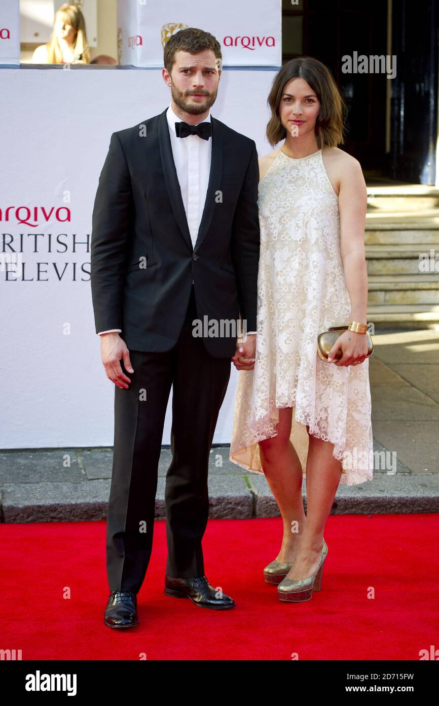 Jamie Dornan e Amelia Warner in arrivo ai 2014 Arqiva British Academy Television Awards al Theatre Royal, Drury Lane, Londra. Foto Stock