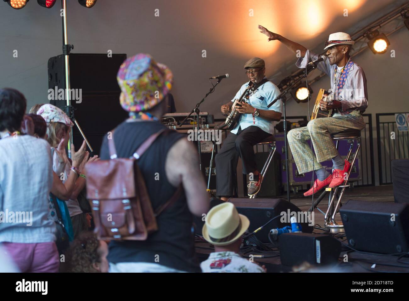 I Jolly Boys si esibiscono al festival Womad, a Charlton Park, Wiltshire. Foto Stock