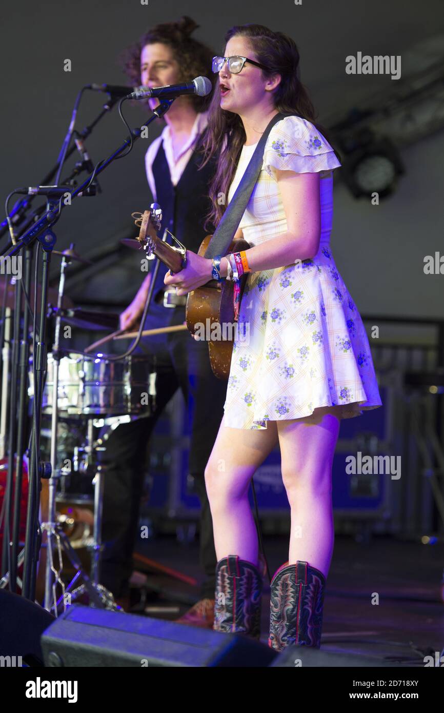 Perch Creek si esibisce al festival Womad, a Charlton Park, Wiltshire. Foto Stock