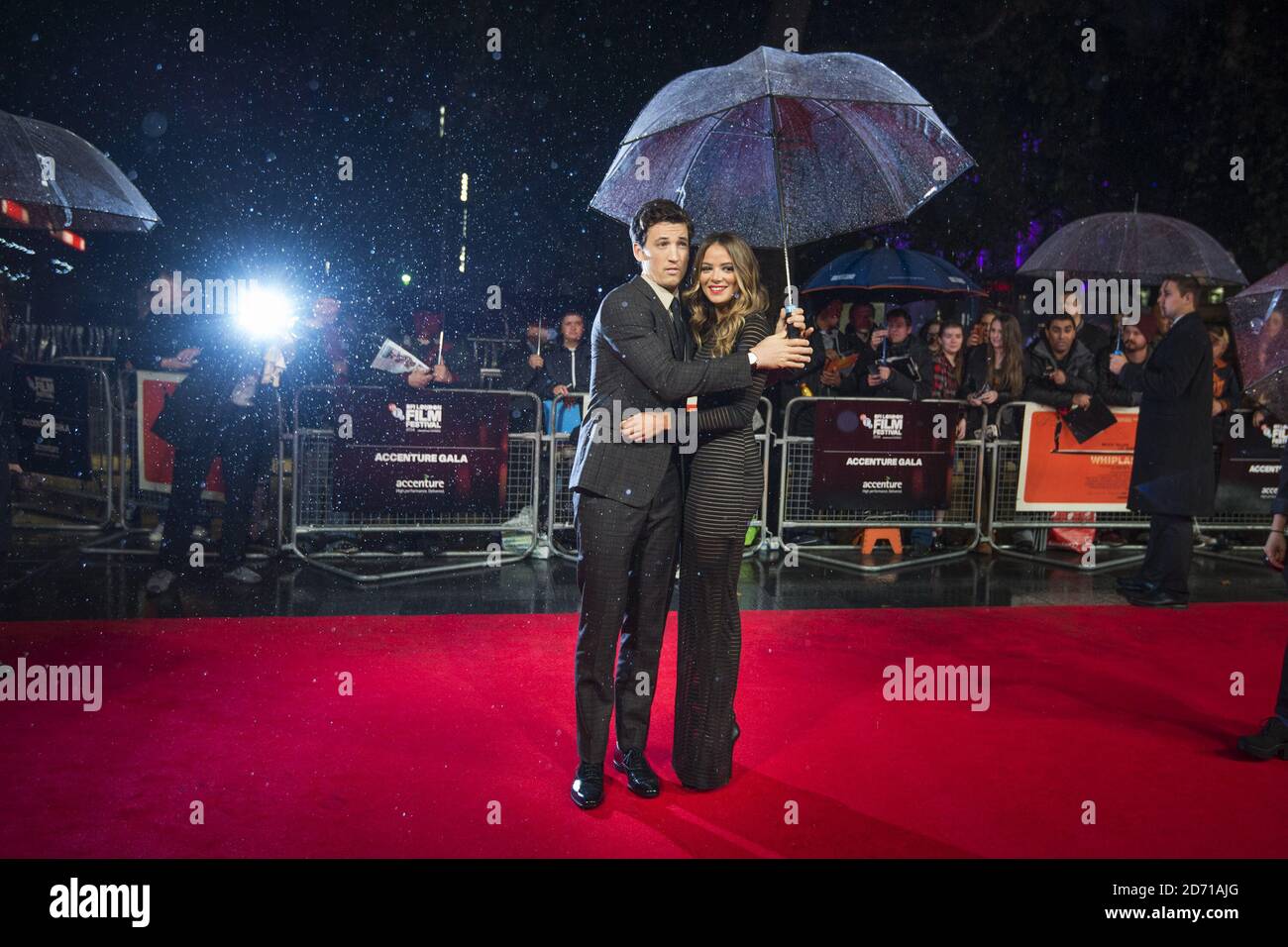 Miles Teller e Keleigh Sperry partecipano alla prima Whiplash, tenutasi all'Odeon Cinema di Leicester Square, Londra, come parte del BFI London Film Festival. Foto Stock