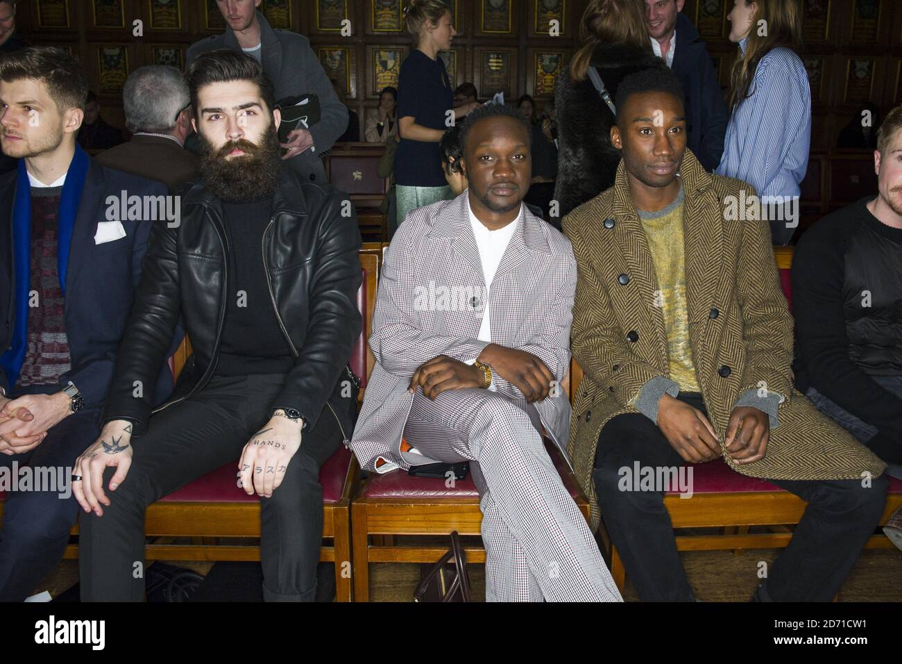 Chris John Millington, Arnold Oceng e Nathan Stewart-Jarrett alla sfilata di moda di Pringle, tenuta presso la Society of the Inner Temple come parte di London Collections Men 2015. Foto Stock