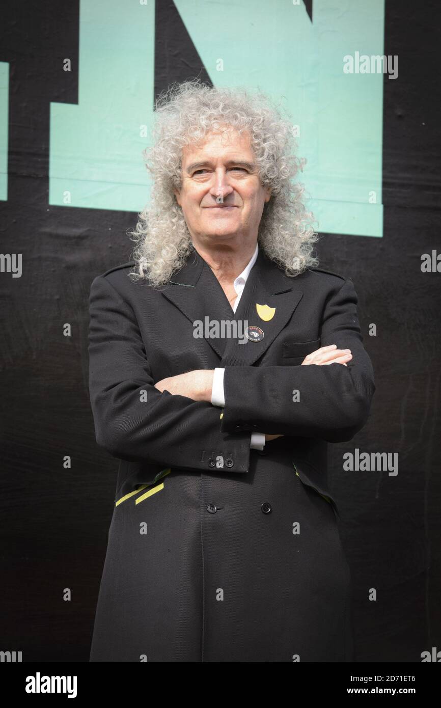 Brian May svela il primo tabellone per la sua campagna pre-elettorale Common Decency, finalizzata a scuotere l’apatia degli elettori, a Vauxhall, Londra. Foto Stock