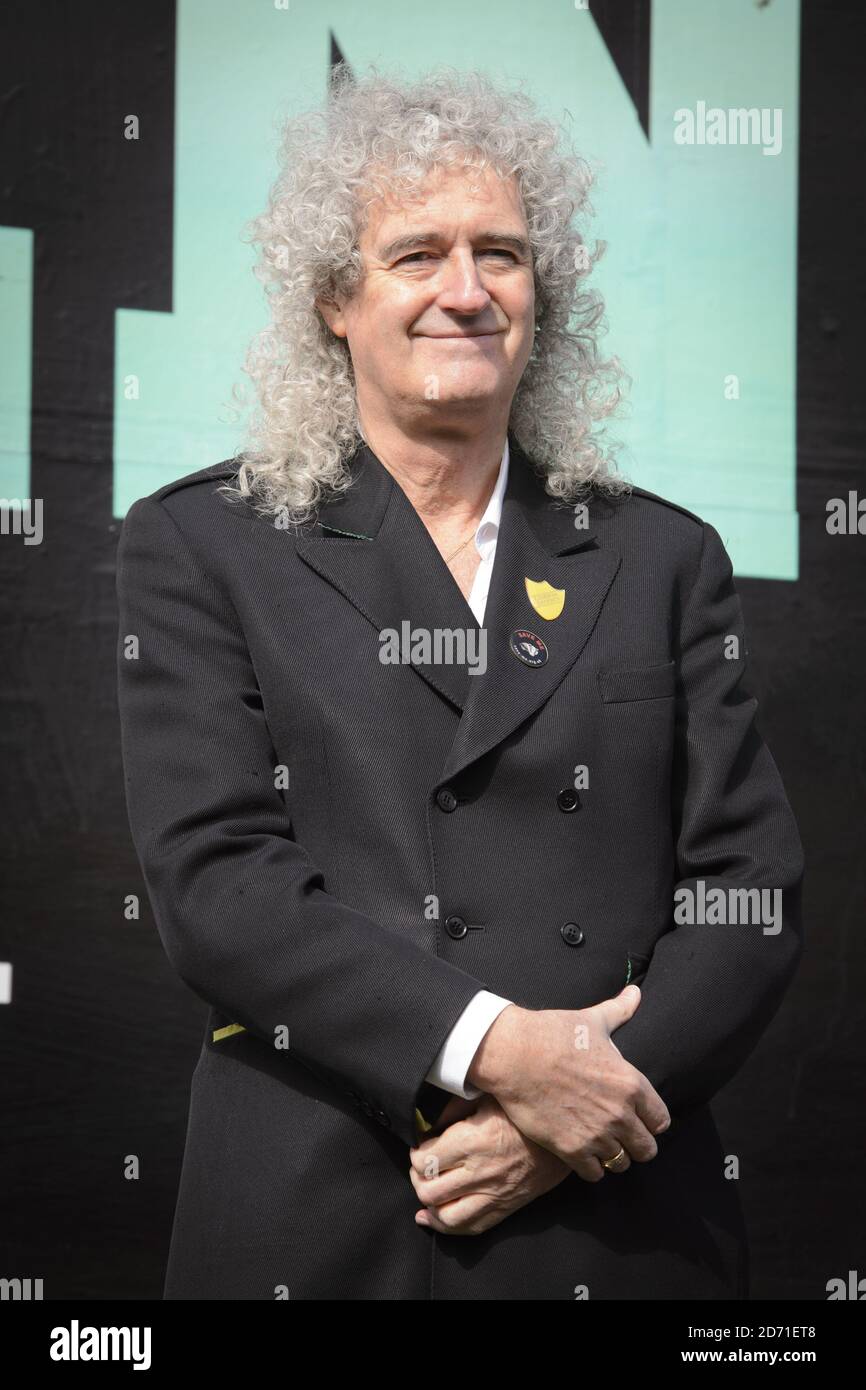 Brian May svela il primo tabellone per la sua campagna pre-elettorale Common Decency, finalizzata a scuotere l’apatia degli elettori, a Vauxhall, Londra. Foto Stock