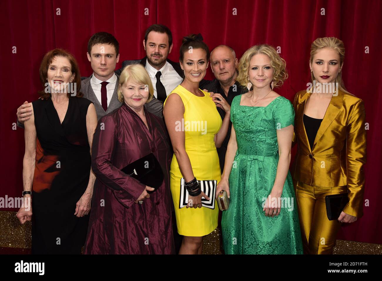 Linda Marlow, Danny-Boy Hatchard, Danny Dyer, Annette Badland, Luisa Bradshaw-White, Karl Howman, Kellie Bright e Maddy Hill partecipano al British SOAP Awards al Palace Hotel di Manchester Foto Stock