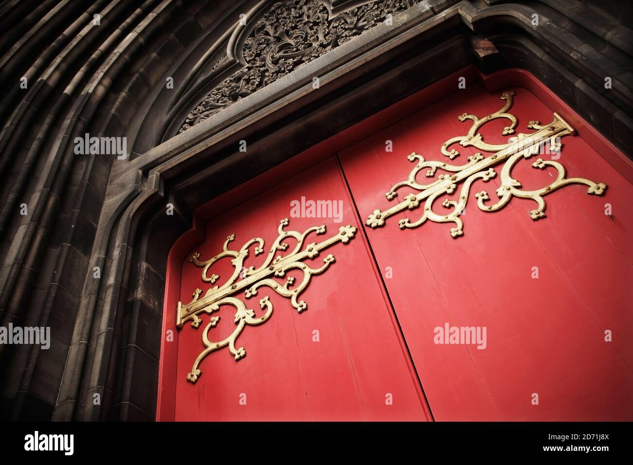 Le porte principali del centro per le arti e gli eventi Hub, Royal Mile, Edimburgo, Scozia. Foto Stock