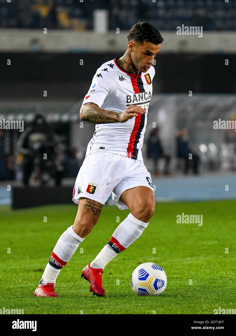 Ianluca Scamacca (Genova) durante Hellas Verona vs Genova CFC, Serie a di calcio italiana, Verona, Italia, 19 Ott 2020 Credit: LM/Ettore Griffoni Foto Stock