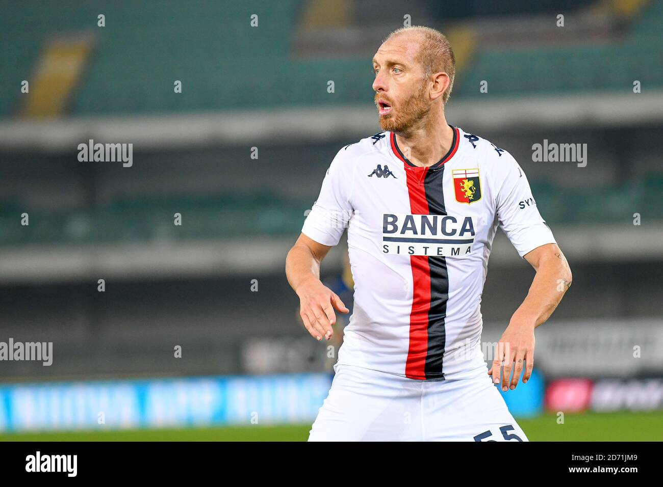 Ndrea Masiello (Genova) durante Hellas Verona contro Genova CFC, serie a di calcio italiana, Verona, Italia, 19 Ott 2020 Credit: LM/Ettore Griffoni Foto Stock