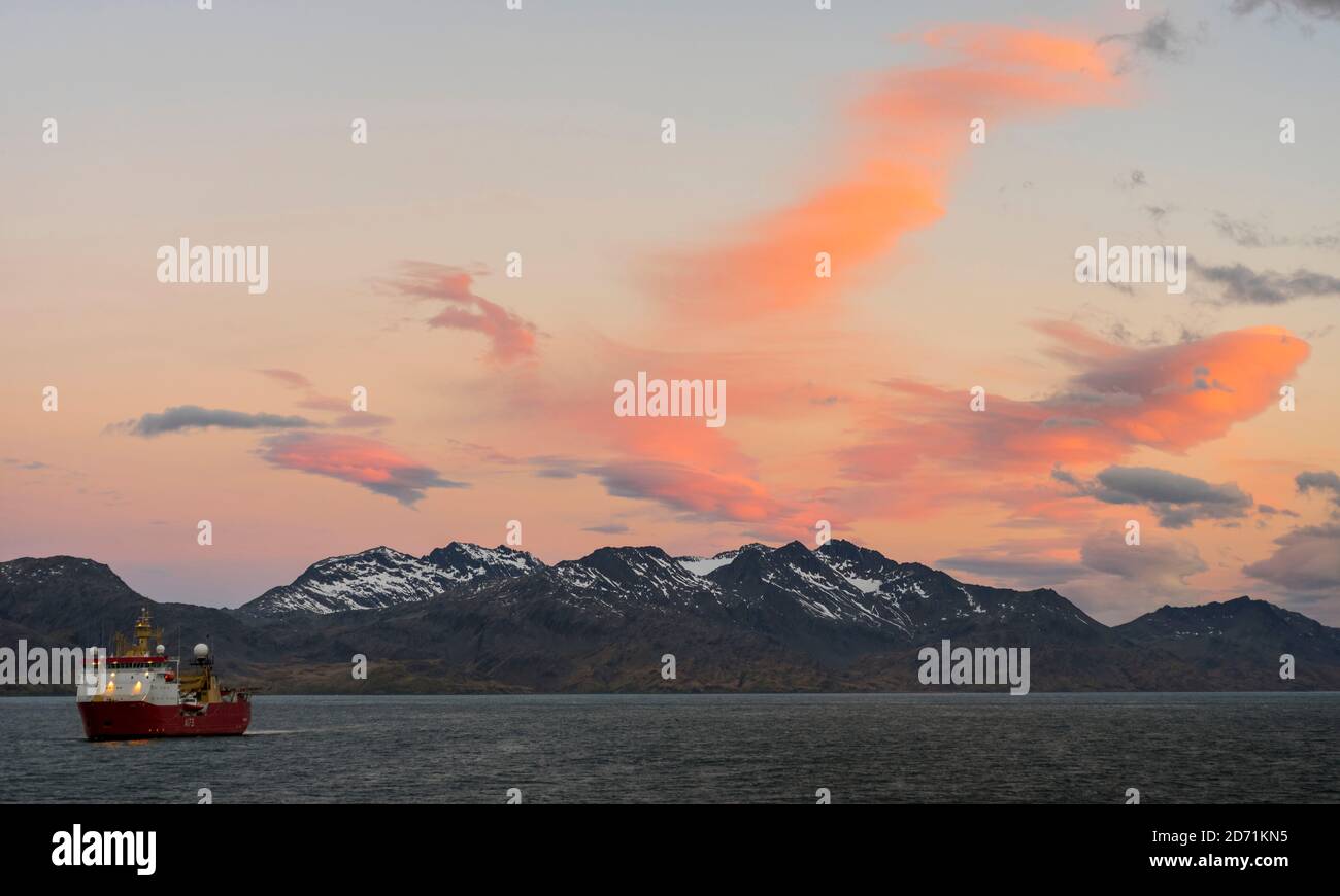 Cumberland East Bay, tramonto. Antartide, Subantartica, Georgia del Sud, ottobre Foto Stock