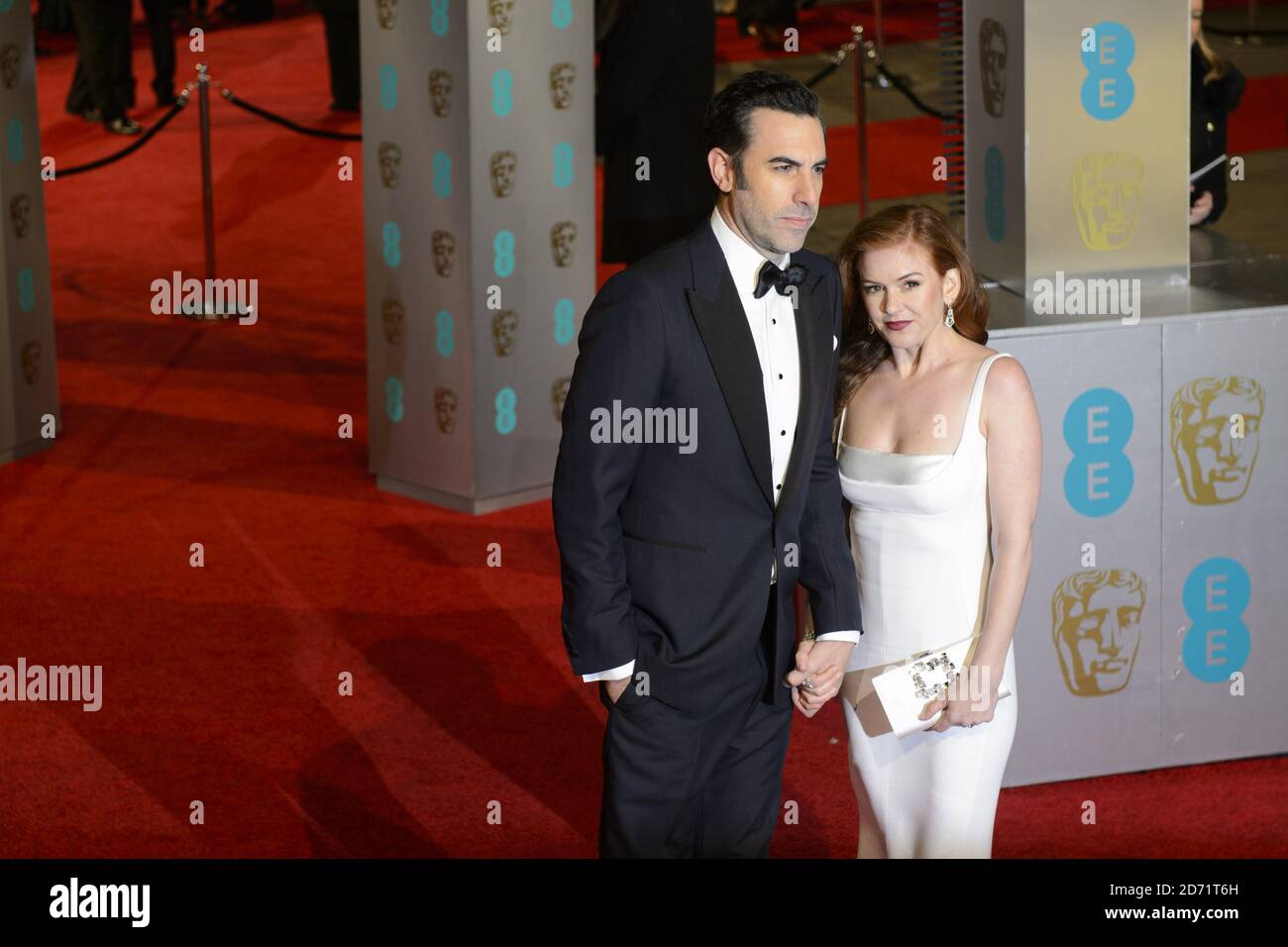 Sacha Baron Cohen e Isla Fisher partecipano all'EE British Academy Film Awards alla Royal Opera House di Bow Street, Londra Foto Stock