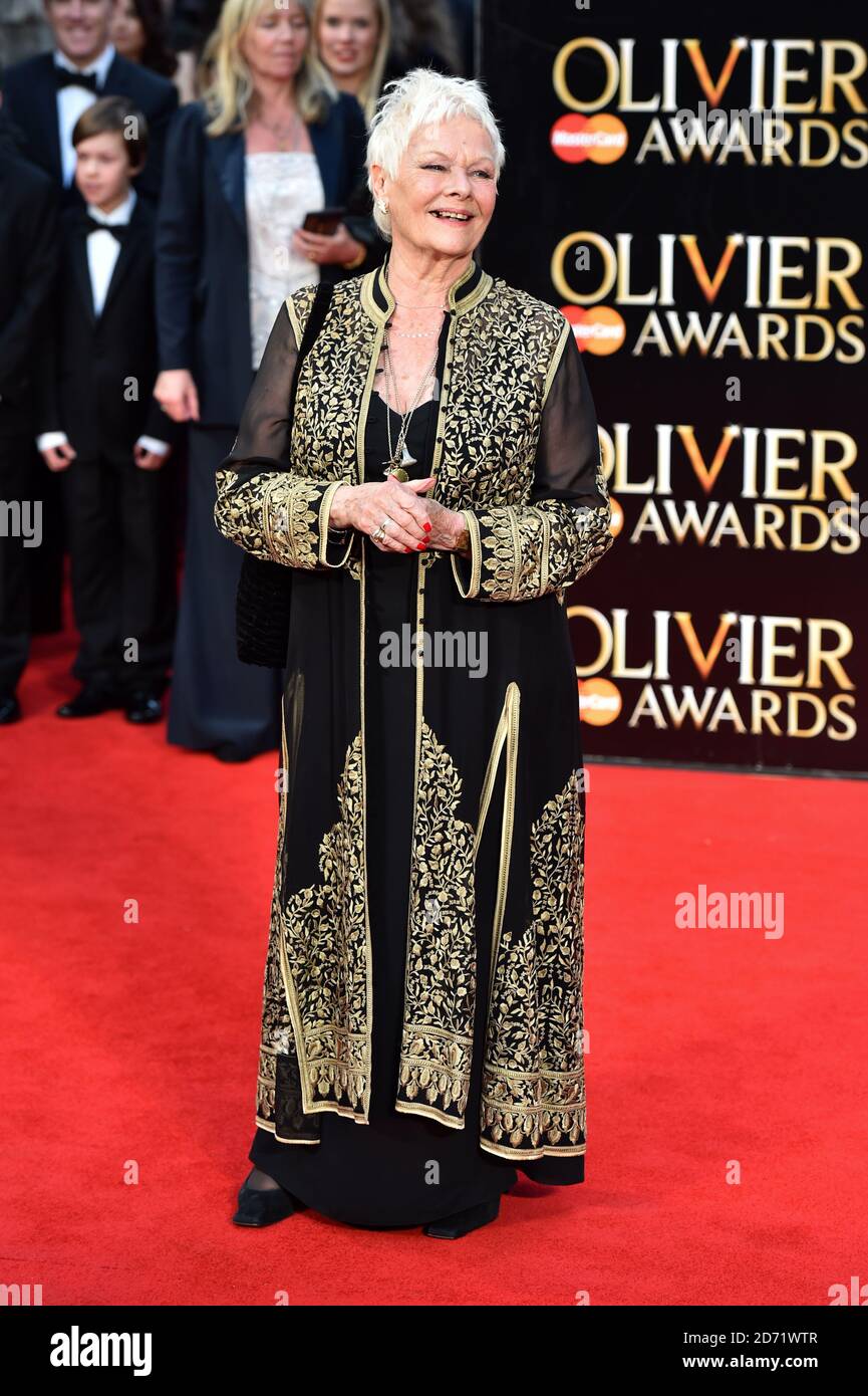 Dame Judi Dench partecipa al Premio Olivier, al Royal Opera House di Londra. Foto Stock