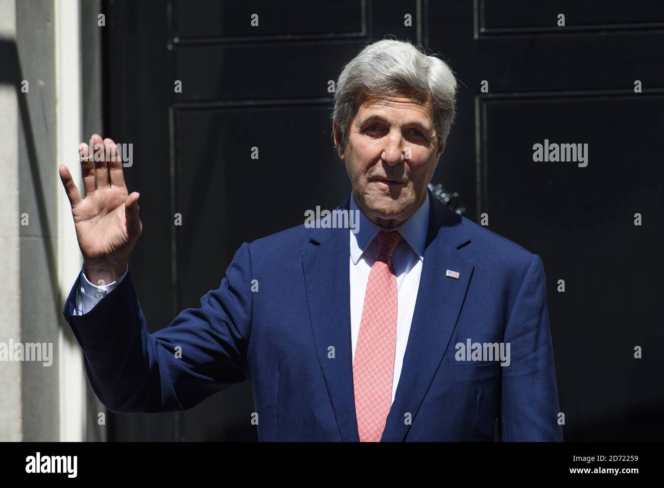 Il Segretario di Stato degli Stati Uniti John Kerry lascia il numero 10 di Downing Street, Londra, dopo un incontro con il primo ministro Theresa May. Foto Stock