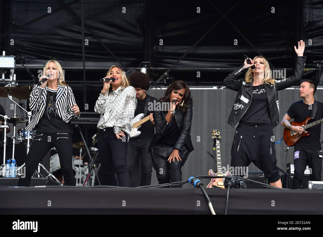 Tutti i Santi (l-r Nicole Appleton, Melanie Blatt, Shaznay Lewis, Natalie Appleton) si esibiscono durante il V Festival all'Hylands Park di Chelmsford, Essex. Data immagine: Sabato 20 agosto 2016. Il credito fotografico dovrebbe essere: Matt Crossick/ EMPICS Entertainment. Foto Stock