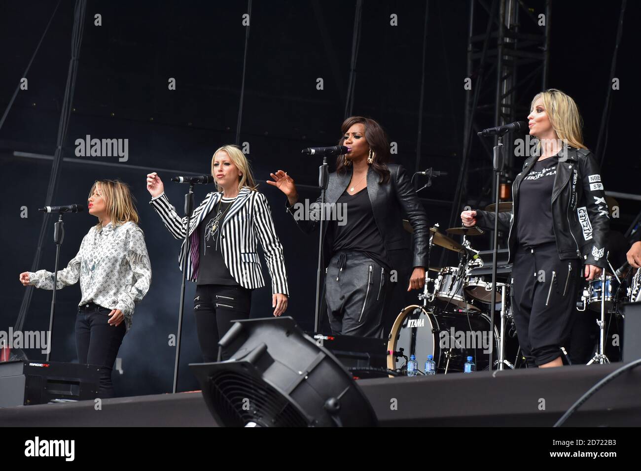 Tutti i Santi (l-r Melanie Blatt, Nicole Appleton, Shaznay Lewis, Natalie Appleton) si esibiscono durante il V Festival all'Hylands Park di Chelmsford, Essex. Data immagine: Sabato 20 agosto 2016. Il credito fotografico dovrebbe essere: Matt Crossick/ EMPICS Entertainment. Foto Stock