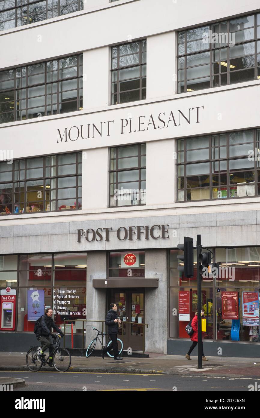 Vista generale dell'ufficio di smistamento di Mount Pleasant a Londra. In seguito alla privatizzazione della Royal Mail nel 2014, si prevede di trasferire fino a 60 uffici postali al settore privato, che, insieme a tagli di posti di lavoro e mutamenti pensionistici, ha portato a scioperi da parte dell'Unione della CWU Foto Stock