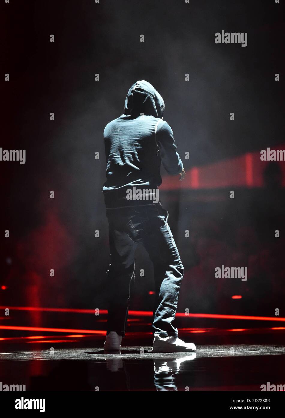 Skepta in scena al BRIT Awards 2017, tenuto presso la O2 Arena, a Londra. Foto data martedì 22 febbraio 2017. Il credito immagine dovrebbe essere Matt Crossick/ EMPICS Entertainment. Solo per uso editoriale - Nessun materiale promozionale. Foto Stock