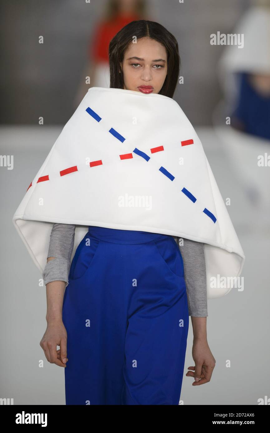 Modelli sulla passerella durante la sfilata di moda dell'Università di Northampton, durante la Graduate Fashion Week presso la Old Truman Brewery nella parte est di Londra. Data immagine: Martedì 6 giugno 2017. Il credito fotografico dovrebbe essere: Matt Crossick/ EMPICS Entertainment. Foto Stock