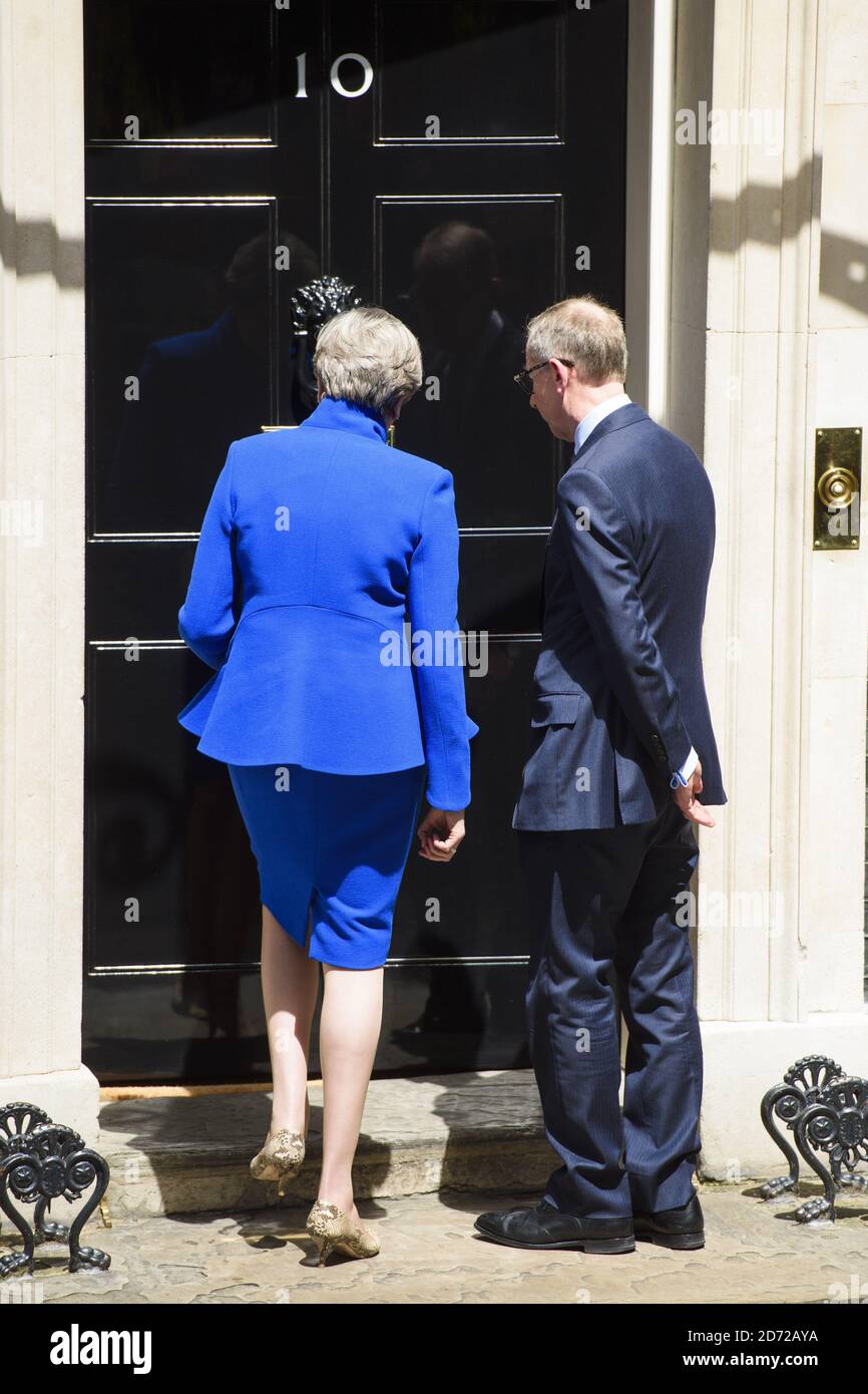 Il primo Ministro Theresa May parla ai media al numero 10 di Downing Street, Londra, dopo un'udienza con la Regina. Data immagine: Venerdì 9 giugno 2017. Il credito fotografico dovrebbe essere: Matt Crossick/ EMPICS Entertainment. Foto Stock