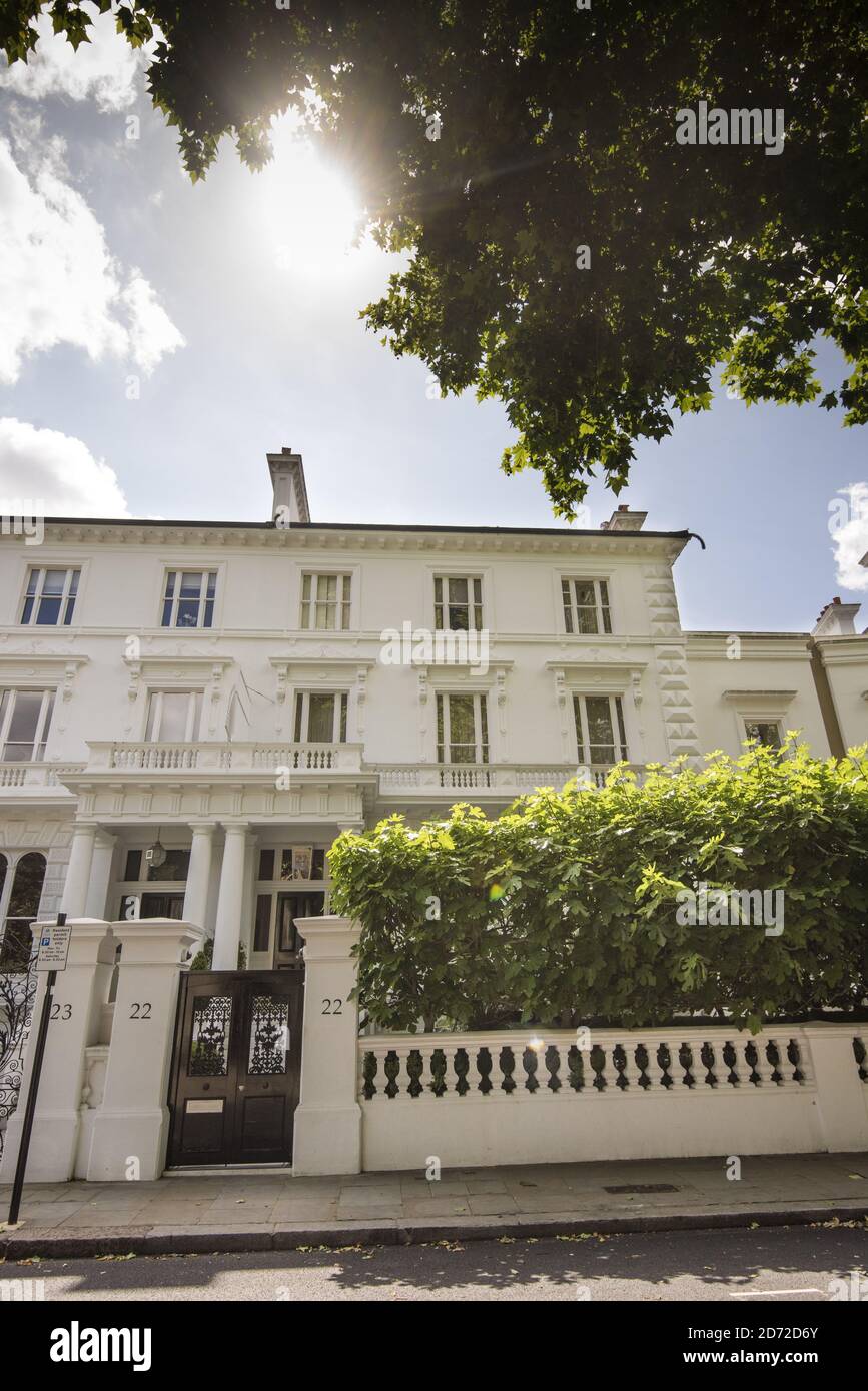 Vista generale numero 22 il Boltons a Kensington, Londra, attualmente in vendita per £57 milioni, rendendolo la proprietà più costosa su Rightmove. Il quartiere di Kensington e Chelsea è uno dei più polarizzati in Gran Bretagna, con alcuni dei più costosi immobili nel Regno Unito a pochi passi da molti dei quartieri più poveri del paese - compresa l'area intorno alla Torre di Grenfell. Data immagine: Mercoledì 12 luglio 2017. Il credito fotografico dovrebbe essere: Matt Crossick/ EMPICS Entertainment. Foto Stock