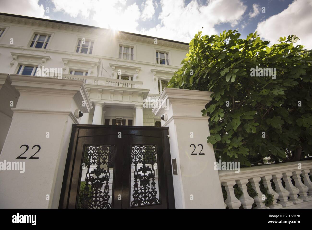 Vista generale numero 22 il Boltons a Kensington, Londra, attualmente in vendita per £57 milioni, rendendolo la proprietà più costosa su Rightmove. Il quartiere di Kensington e Chelsea è uno dei più polarizzati in Gran Bretagna, con alcuni dei più costosi immobili nel Regno Unito a pochi passi da molti dei quartieri più poveri del paese - compresa l'area intorno alla Torre di Grenfell. Data immagine: Mercoledì 12 luglio 2017. Il credito fotografico dovrebbe essere: Matt Crossick/ EMPICS Entertainment. Foto Stock